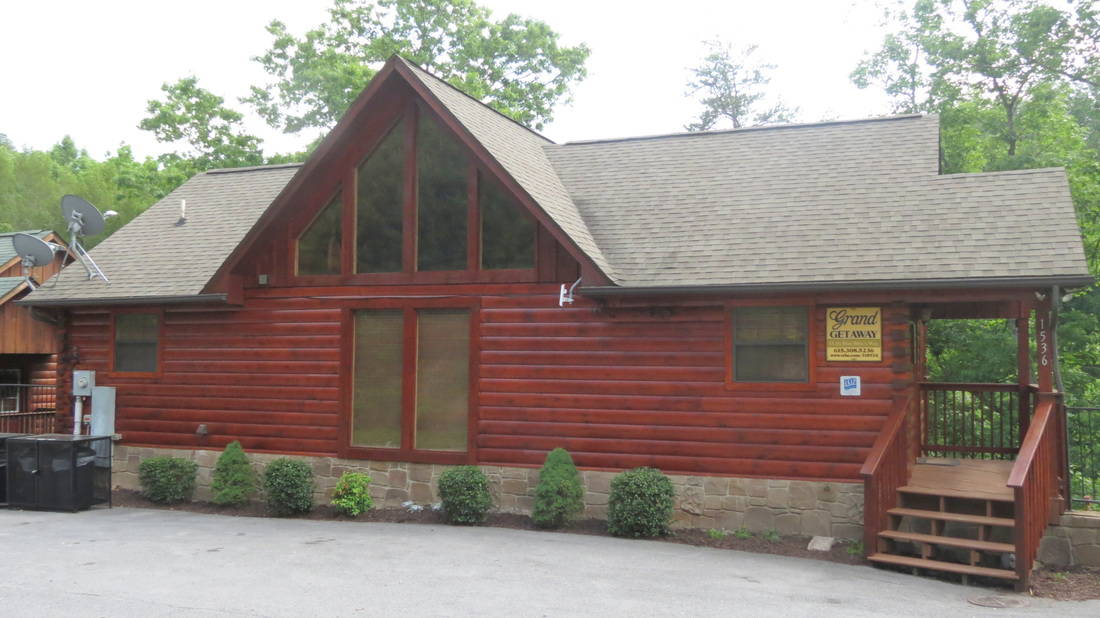 How do you make reservations with Sugar Maple Cabins in Pigeon Forge?