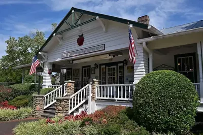Applewood Farmhouse Restaurant in Sevierville