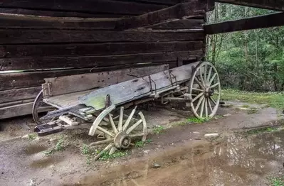 An abandoned pioneer wagon in Gatlinburg.