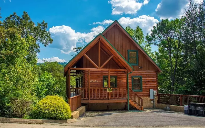 Pigeon Forge honeymoon cabin