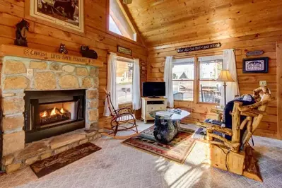 Cuddly Bear Hideaway Cabin