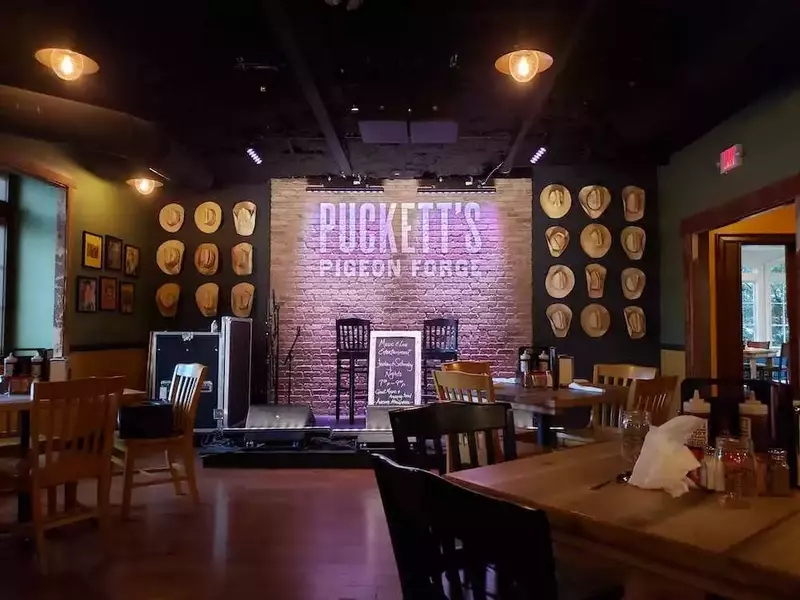 puckett's restaurant in pigeon forge