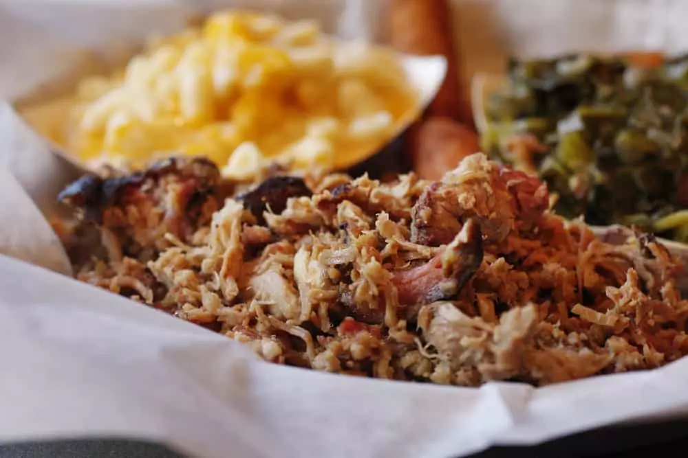 A,Serving,Of,Pulled,Pork,With,Side,Dishes,Of,Macaroni