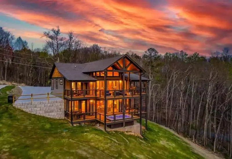 Pine Top Paradise Gatlinburg cabin at sunset