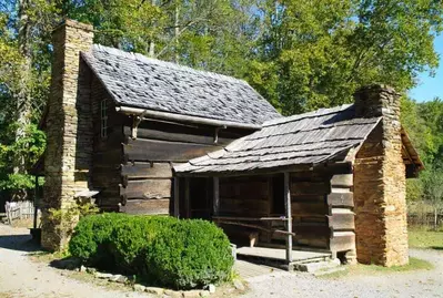 mountain farm museum at oconaluftee visitor center