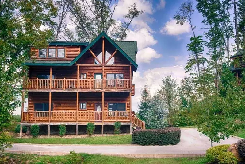 5 bedroom cabin in Gatlinburg