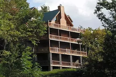 Large Gatlinburg cabin