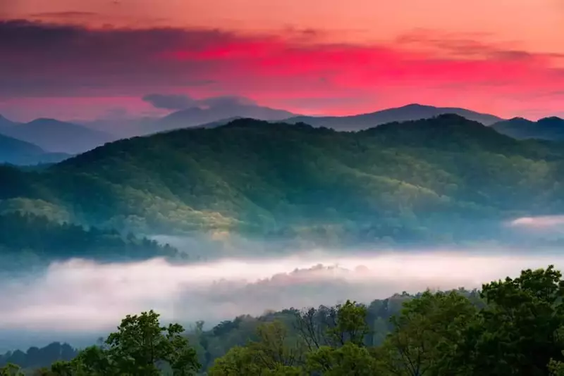 Sunrise photo showing what makes the Smoky Mountain smoky.