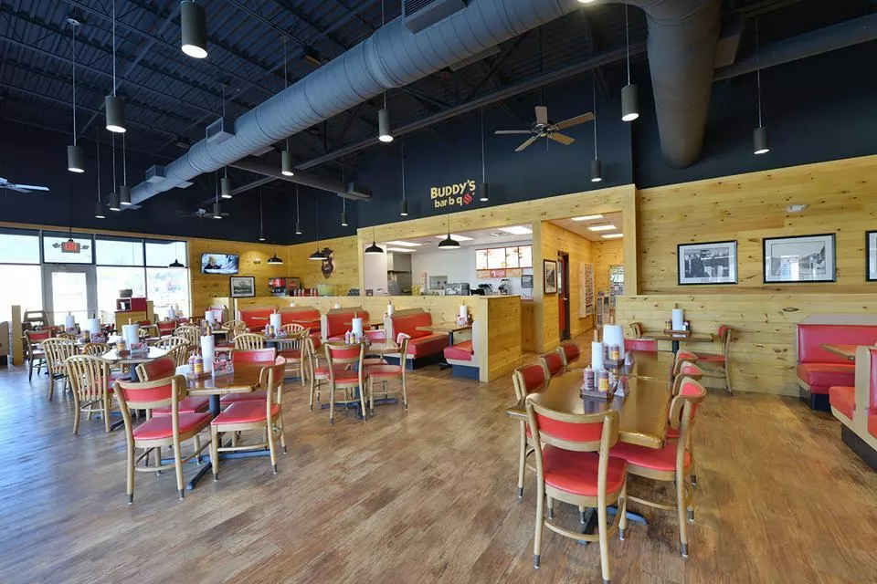 inside of Buddys-BBQ in Sevierville