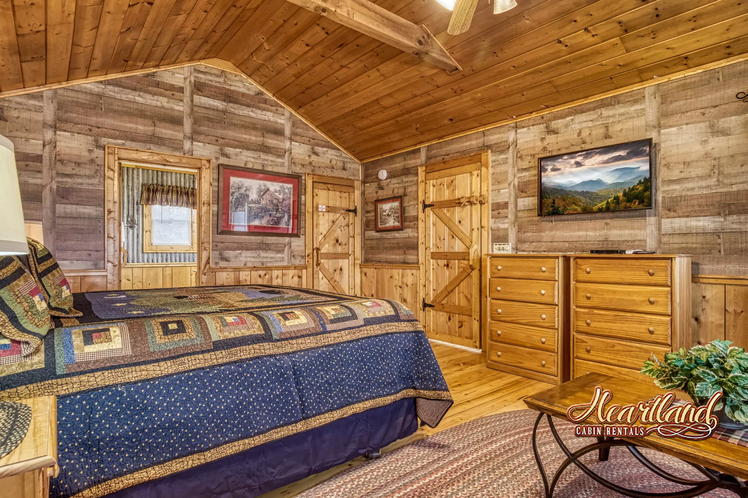 Top of the World - 2 bedroom Cabin in Sevierville - Heartland Cabin Rentals, image size:2399x1599