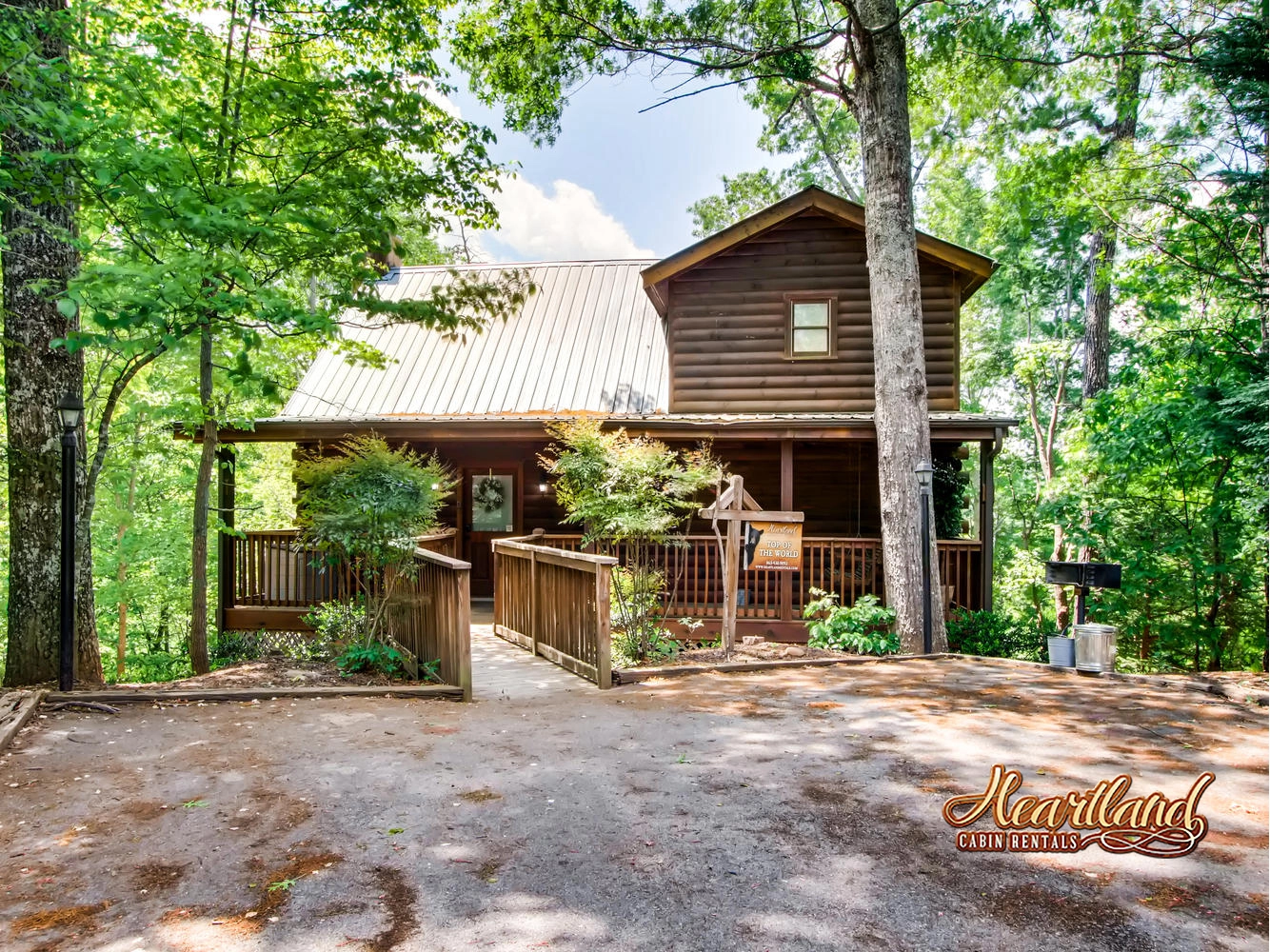 "Top of the World" 2 bedroom Cabin near Gatlinburg and Pigeon Forge, Tennessee