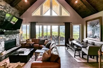 Sky Lodge @Teaberry Mountain