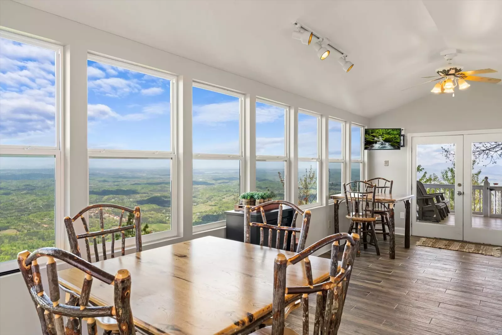 Cloud View Manor