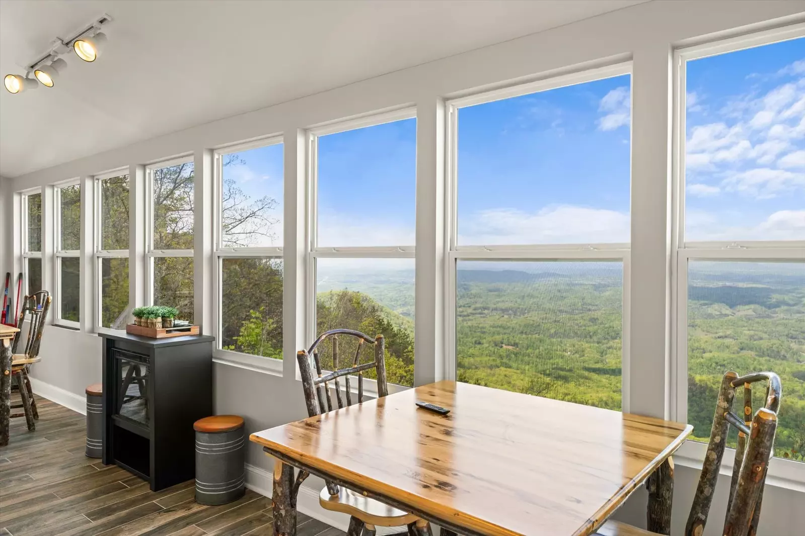 Cloud View Manor