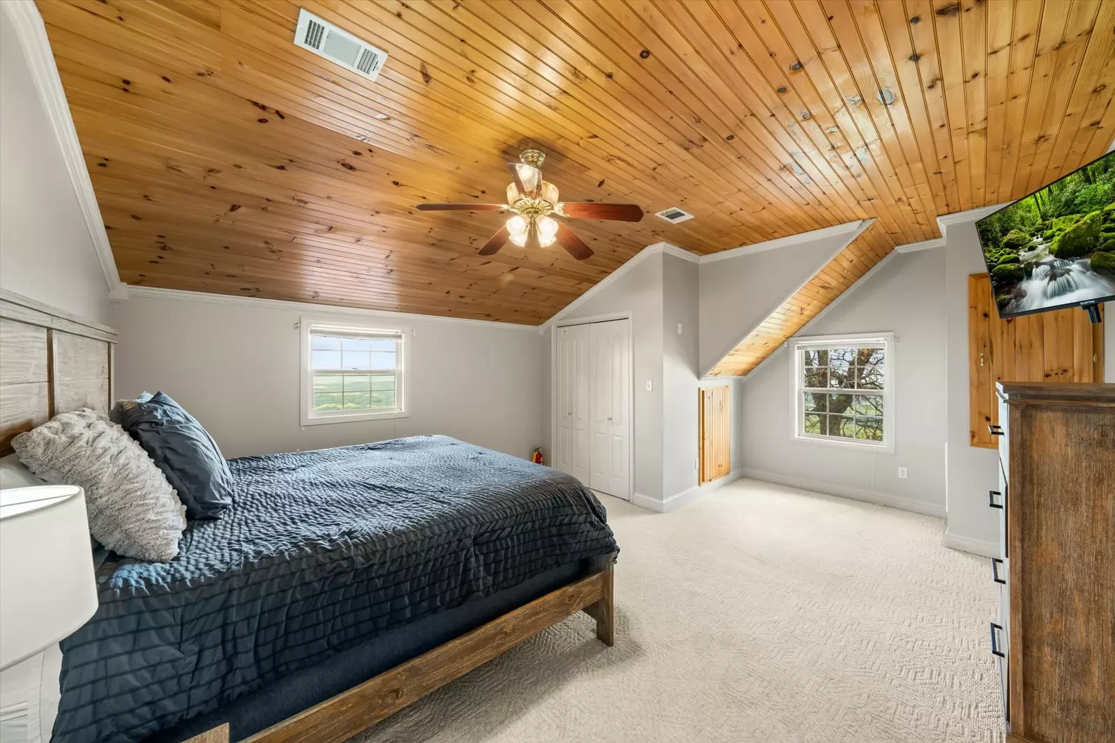 Cloud View Manor