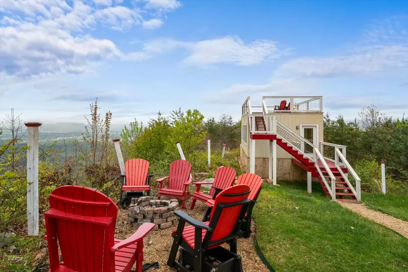 Cloud View Manor