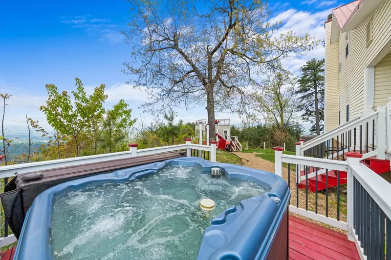 Cloud View Manor