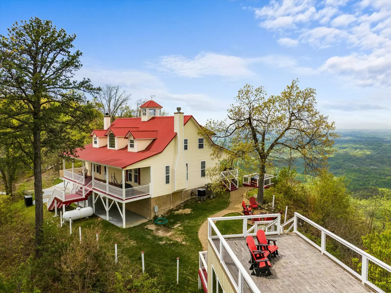 Cloud View Manor