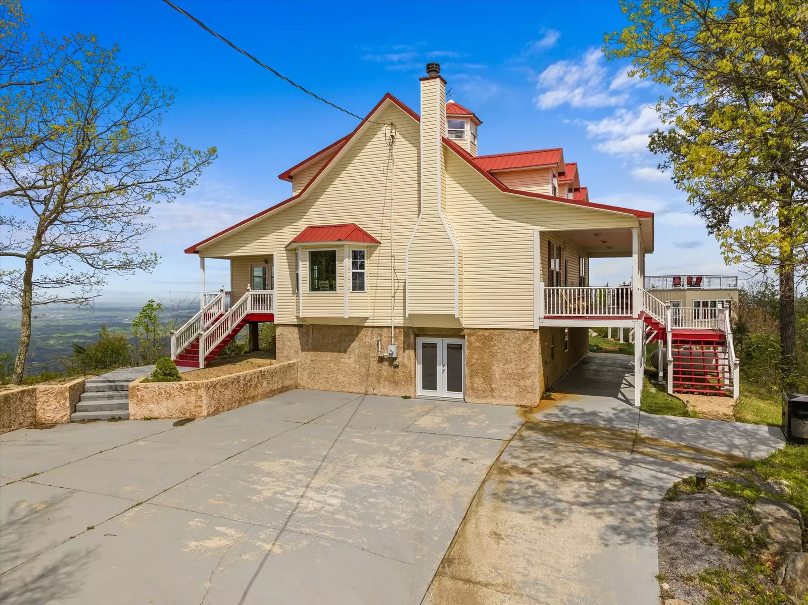 Cloud View Manor