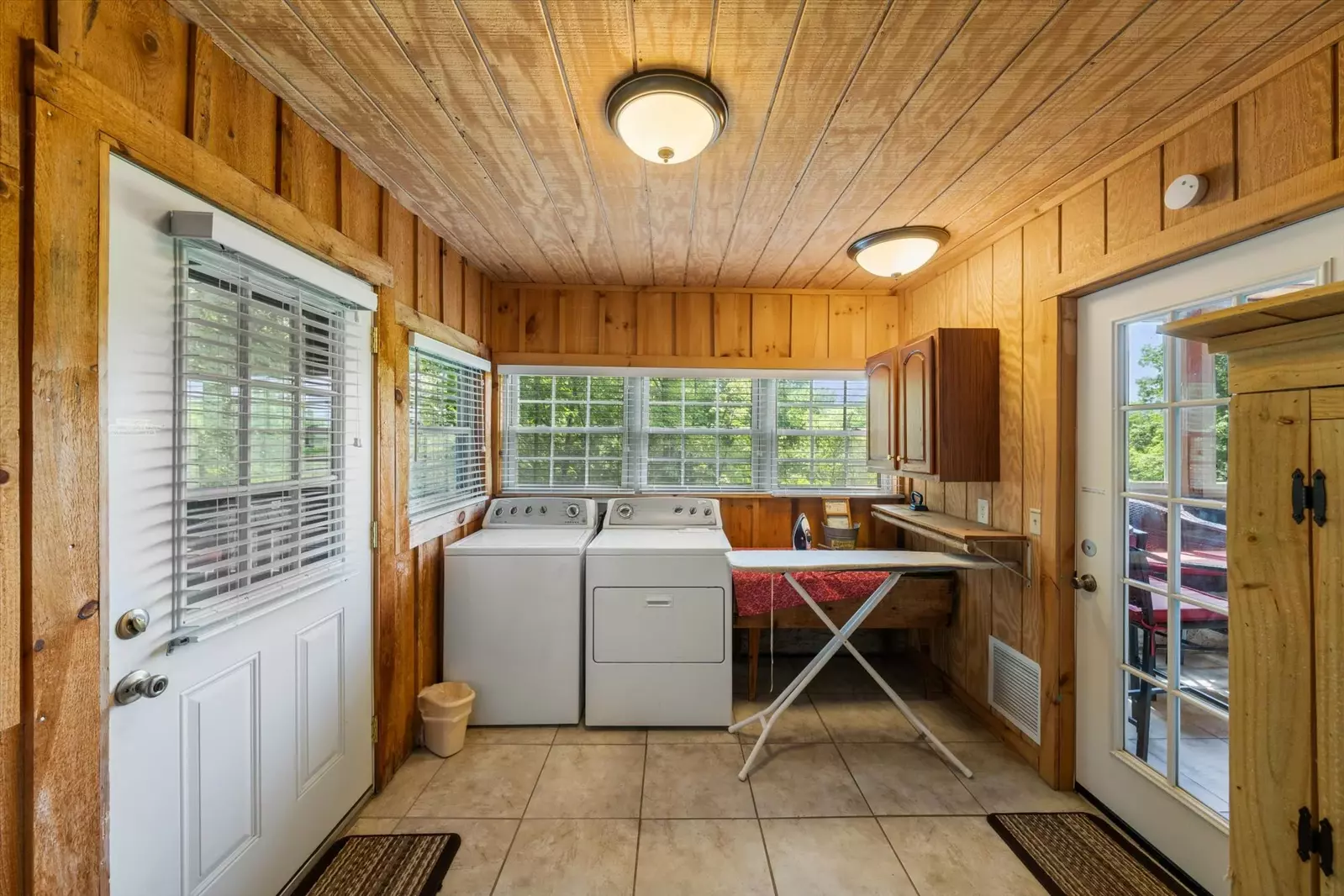Huckleberry Inn