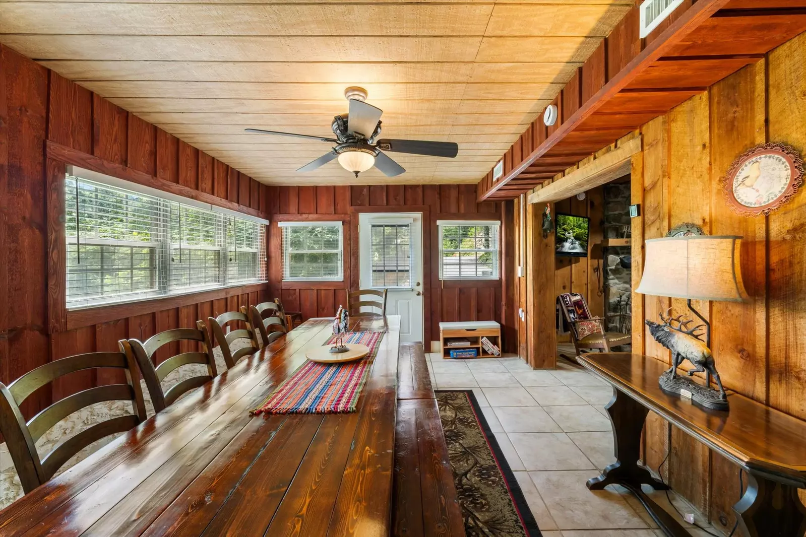 Huckleberry Inn