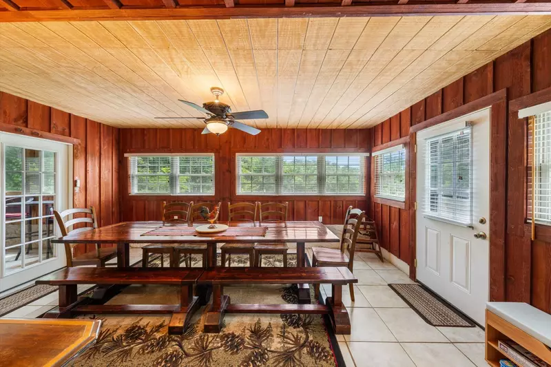 Huckleberry Inn