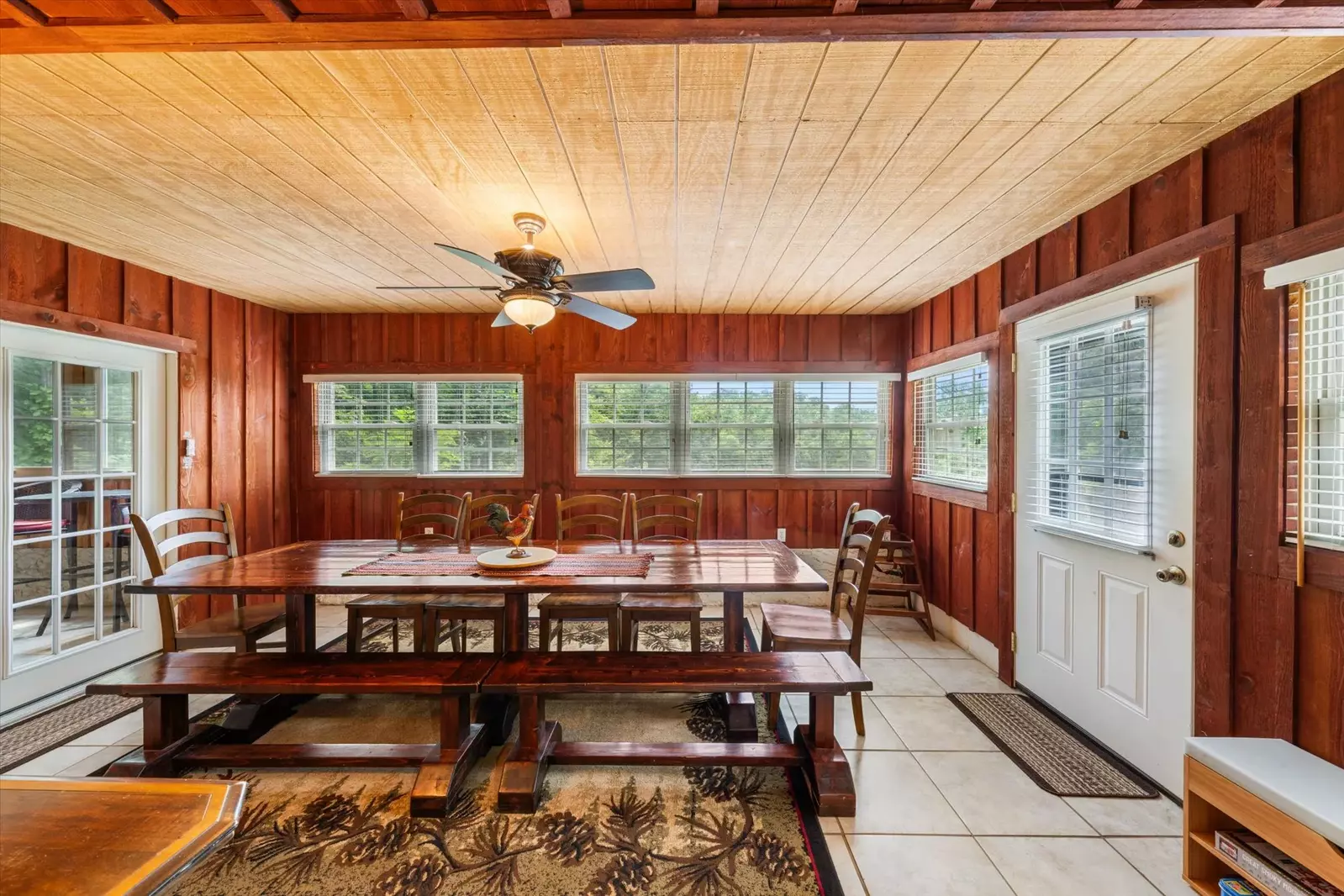 Huckleberry Inn