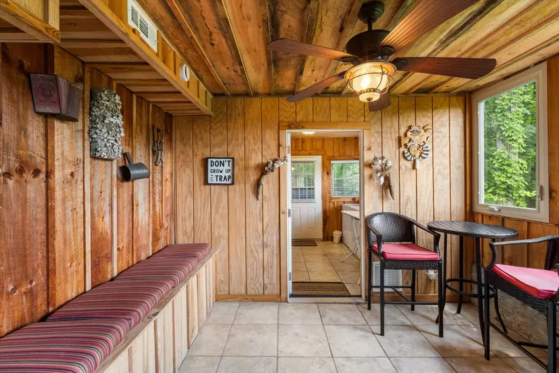 Huckleberry Inn