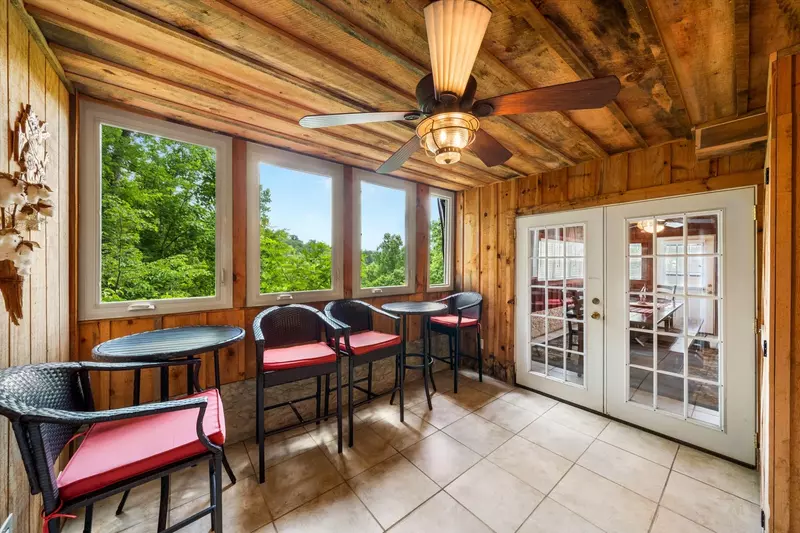 Huckleberry Inn