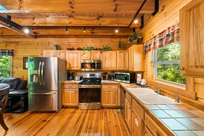 Keaton's Wild Animal Cabin
