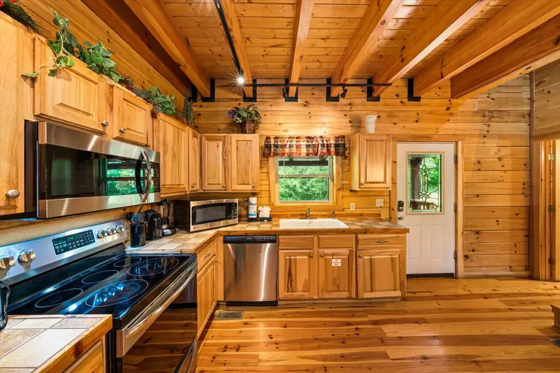 Keaton's Wild Animal Cabin