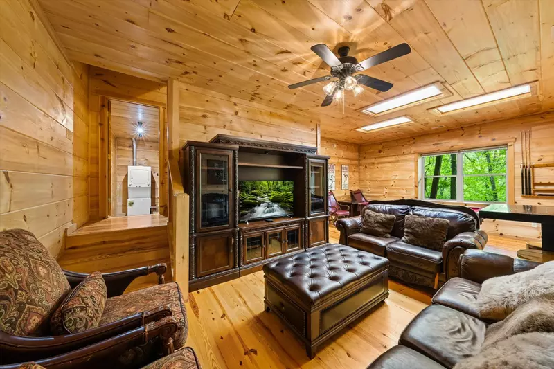 Keaton's Wild Animal Cabin