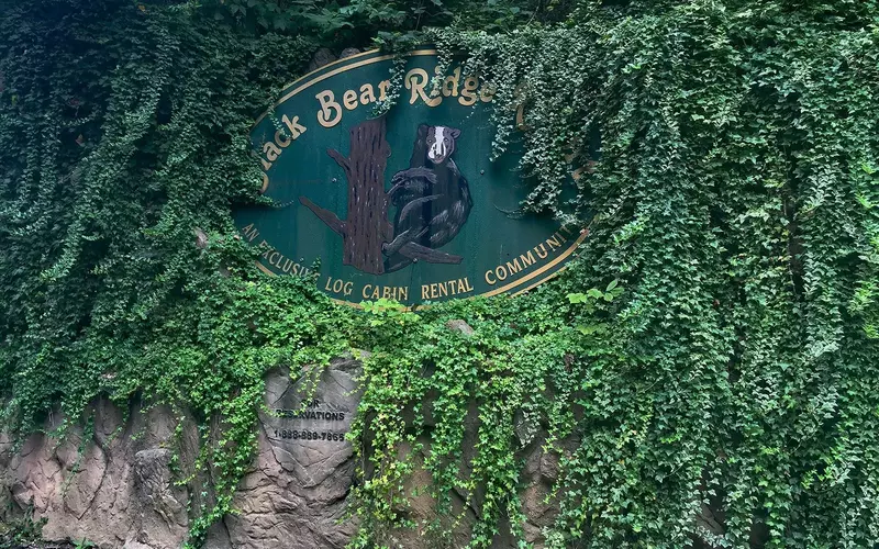 164968960