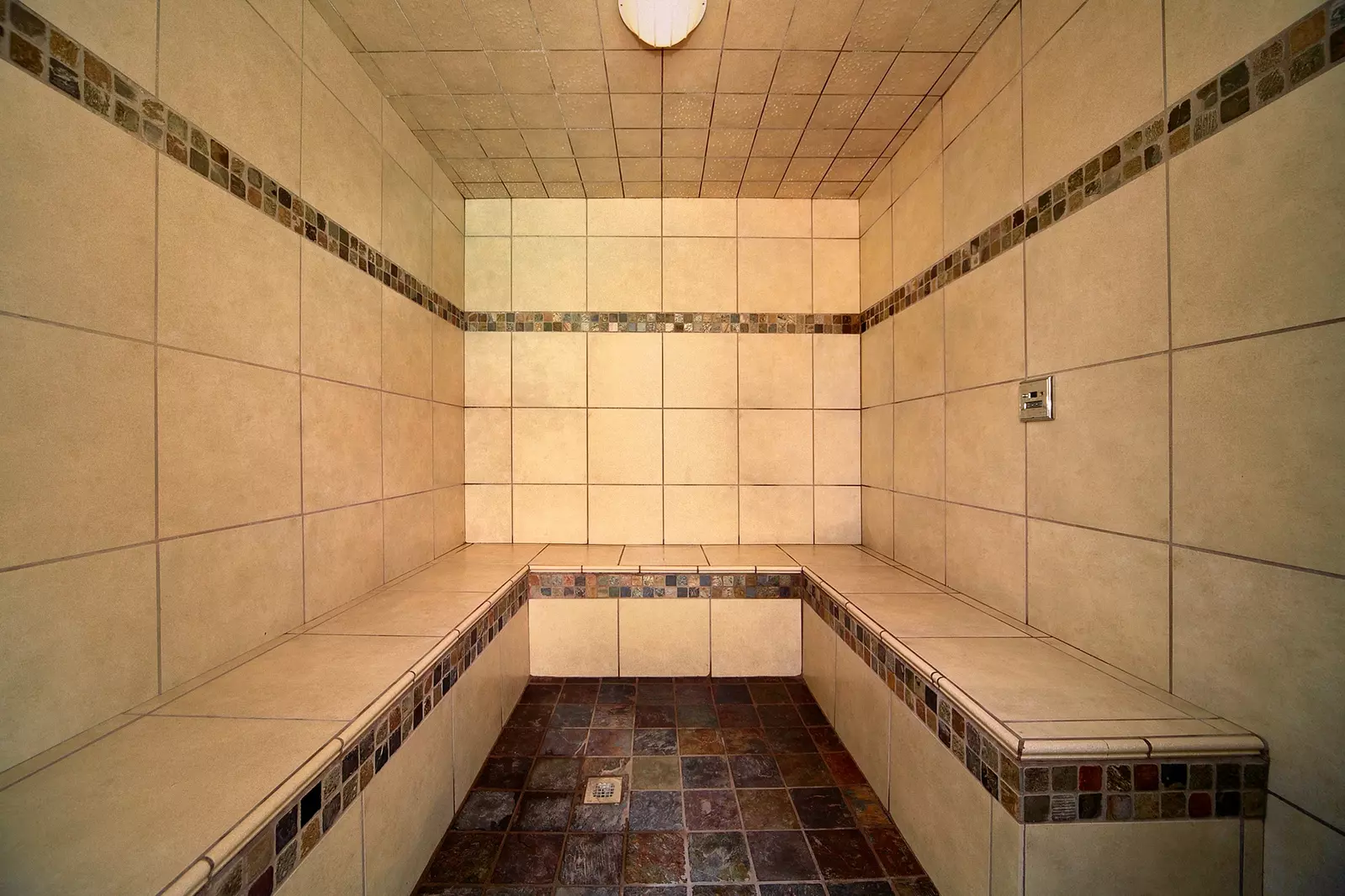 Property image, Interior, of Mountain Dreams (#104)