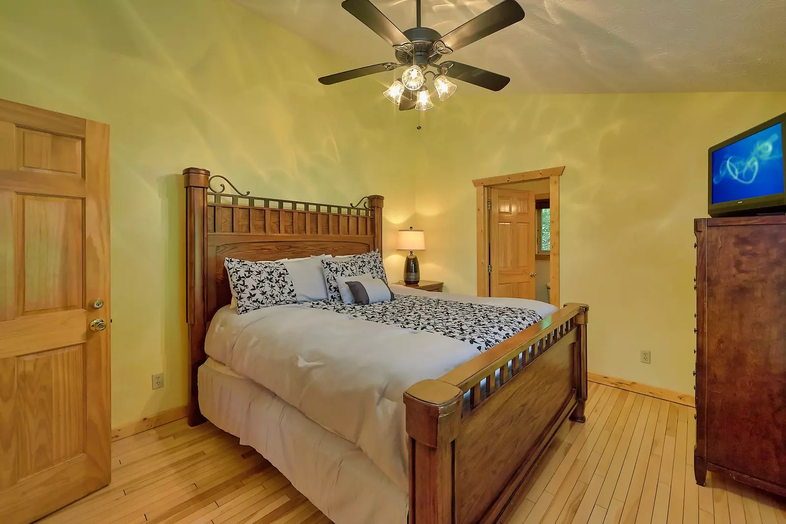 Property image, Interior, of Knockin On Heavens Door