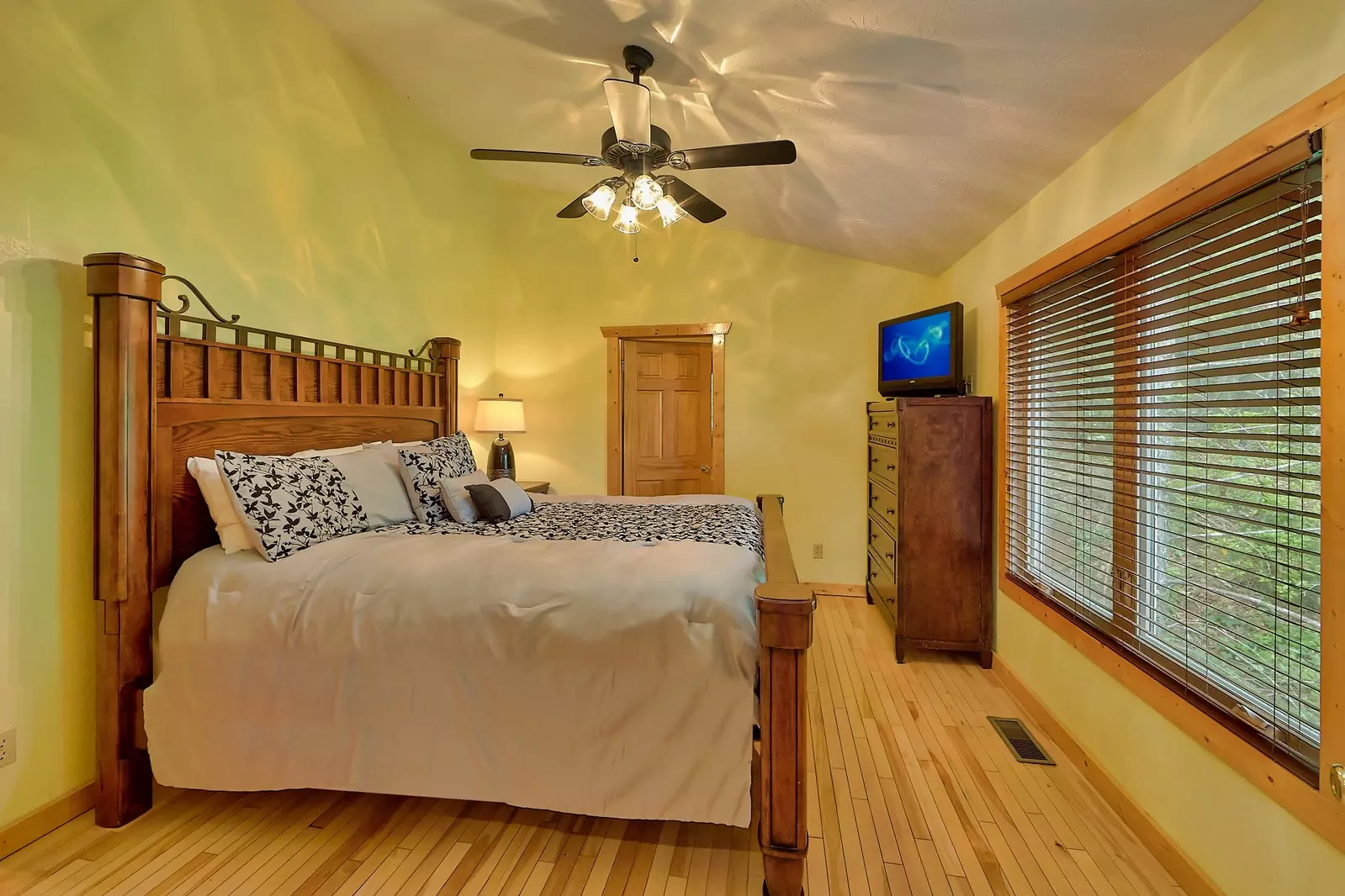 Property image, Interior, of Knockin On Heavens Door