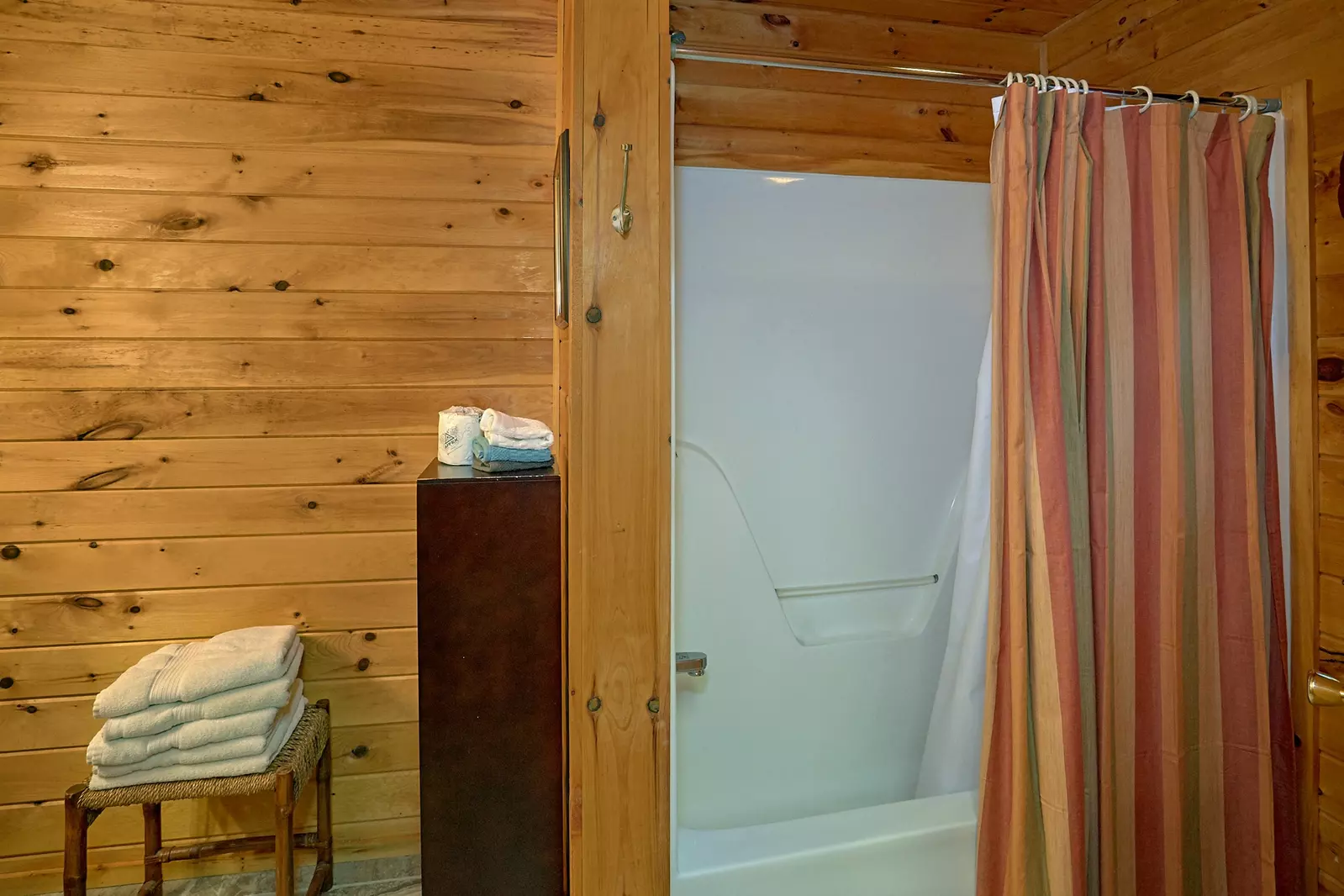 Property image, Interior, of Moonshiners View