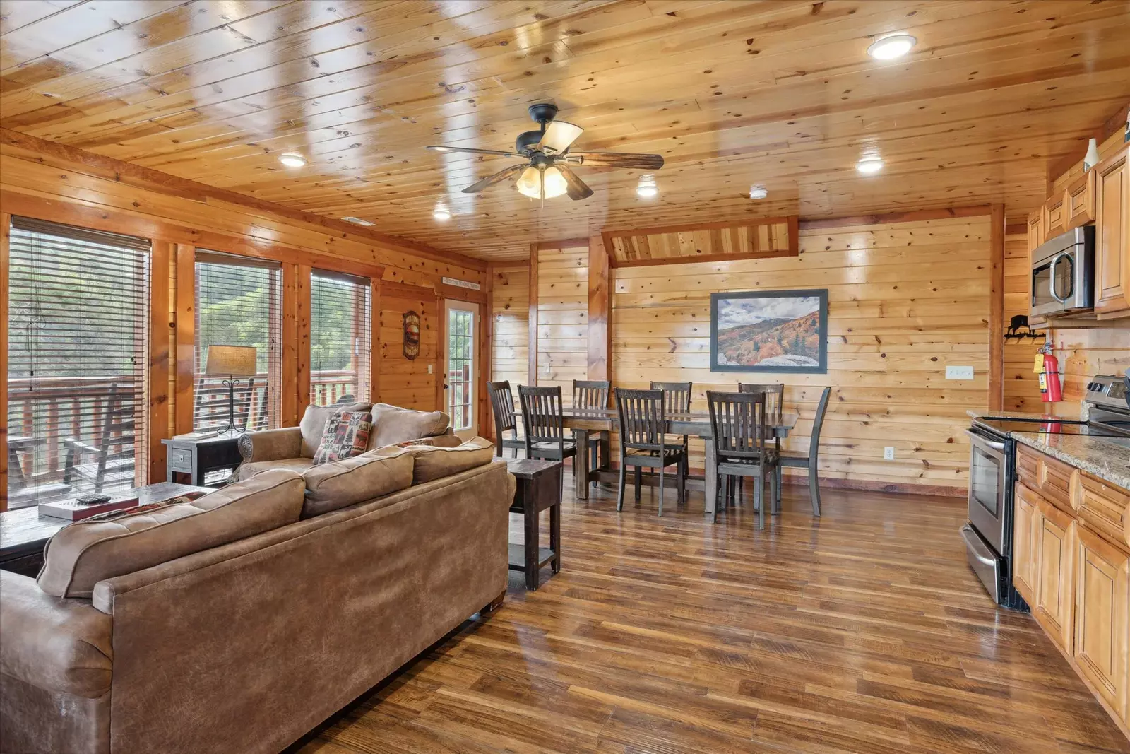 Property image, Interior, of Splash Mountain Lodge