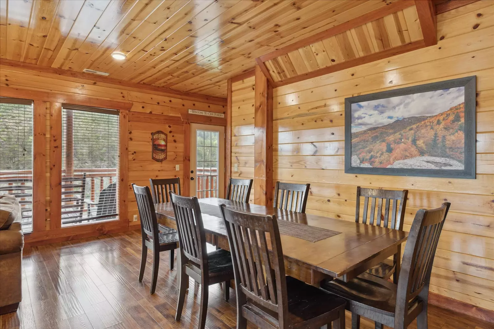Property image, Interior, of Splash Mountain Lodge