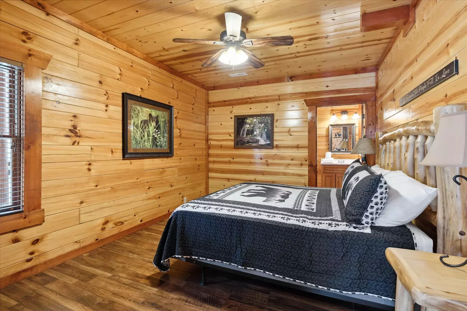 Property image, Interior, of Splash Mountain Lodge