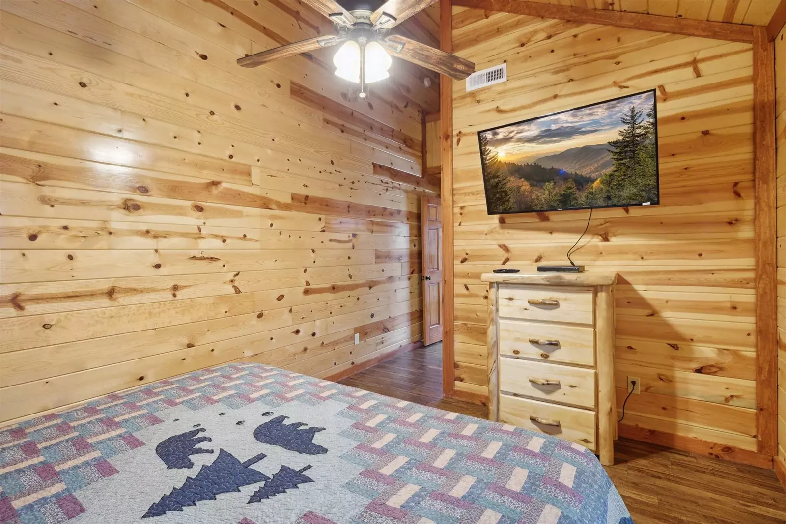 Property image, Interior, of Splash Mountain Lodge