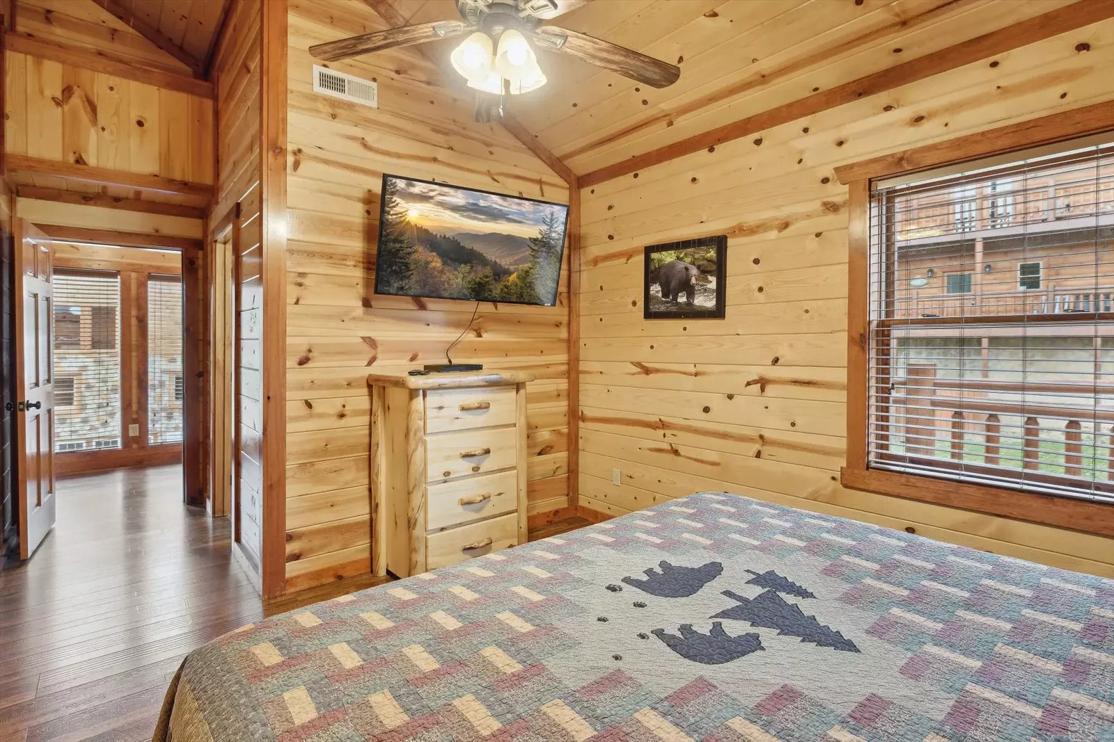 Property image, Interior, of Splash Mountain Lodge