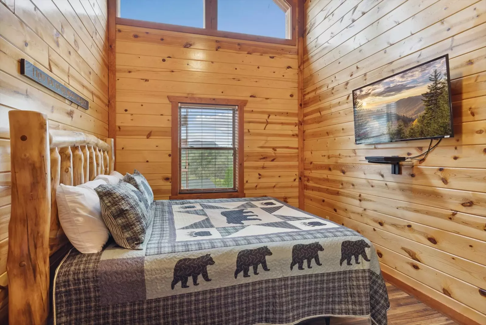 Property image, Interior, of Splash Mountain Lodge