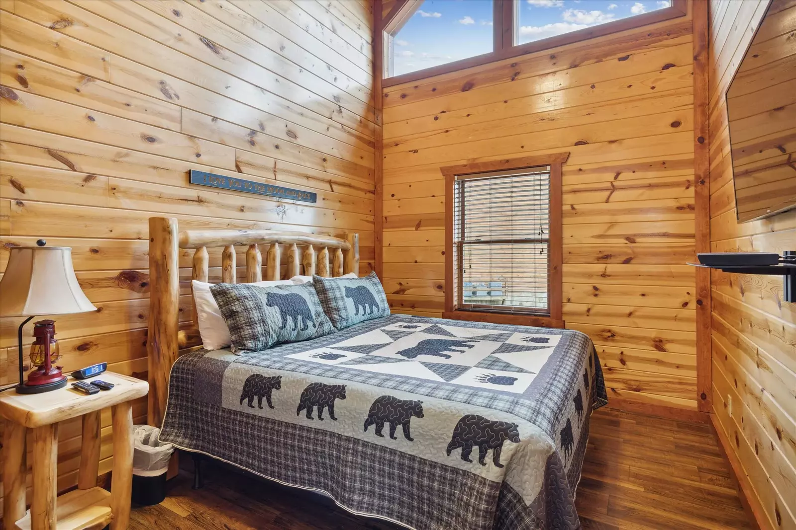 Property image, Interior, of Splash Mountain Lodge