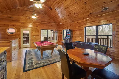 Property image, Interior, of A Smoky Hideaway