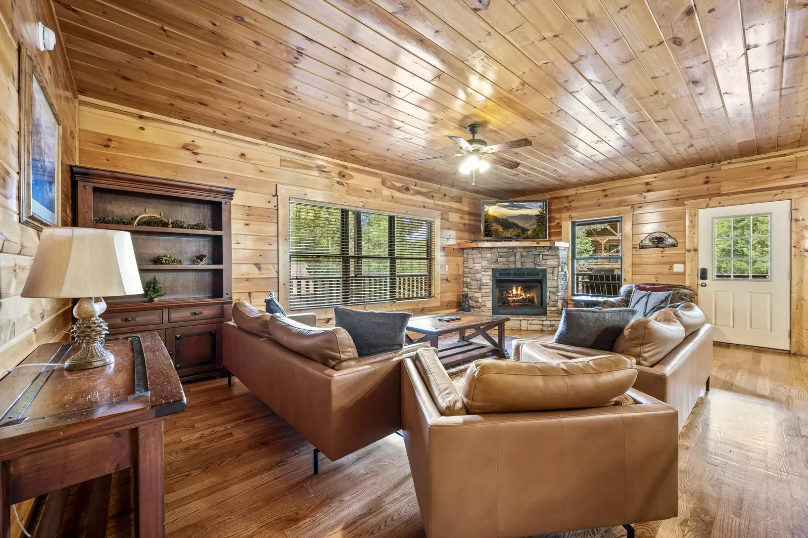 Property image, Interior, of A Smoky Hideaway