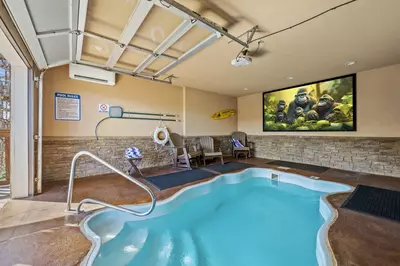 Legends Pool Lodge