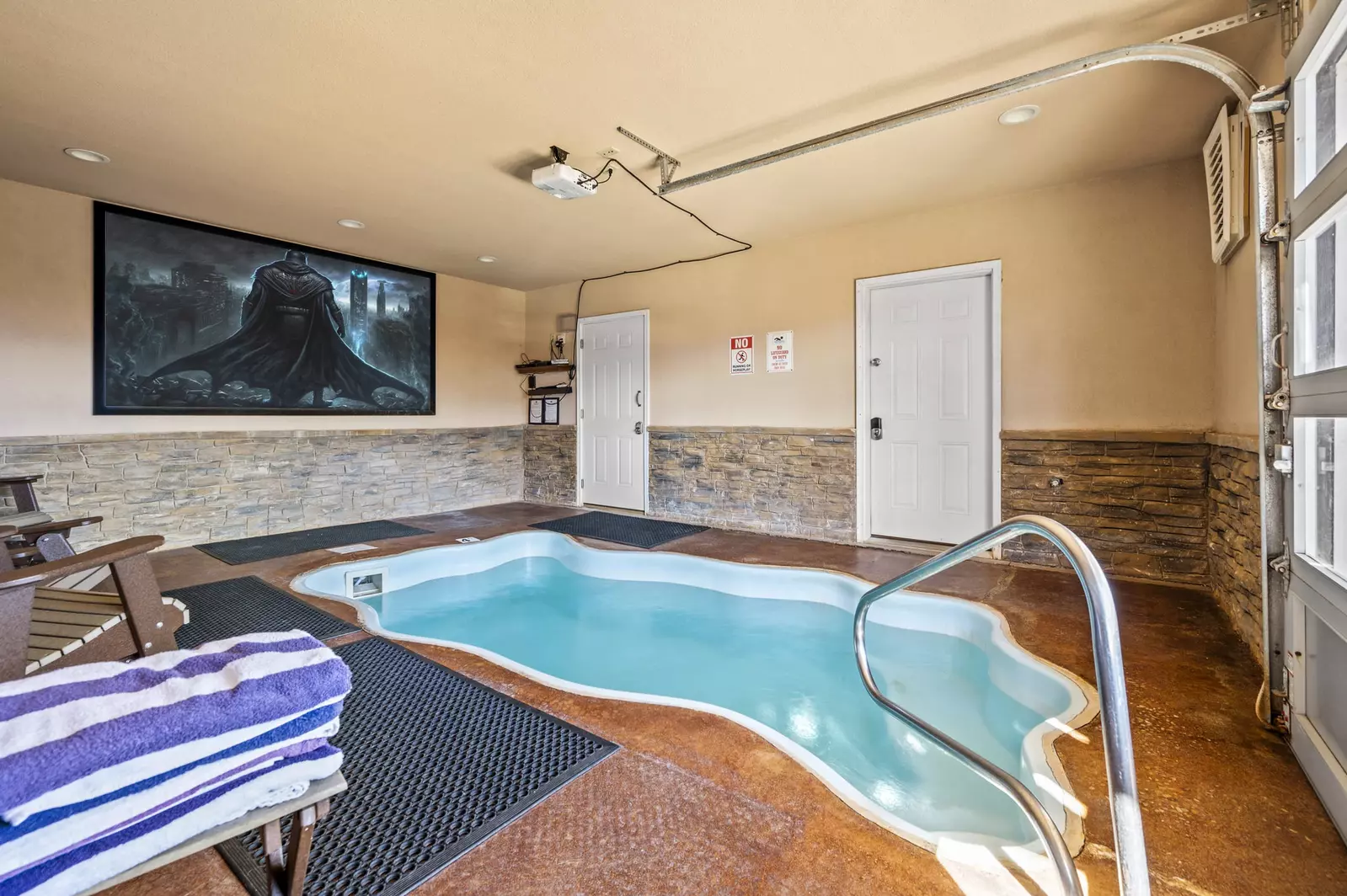 Property image, Interior, of Legends Pool Lodge