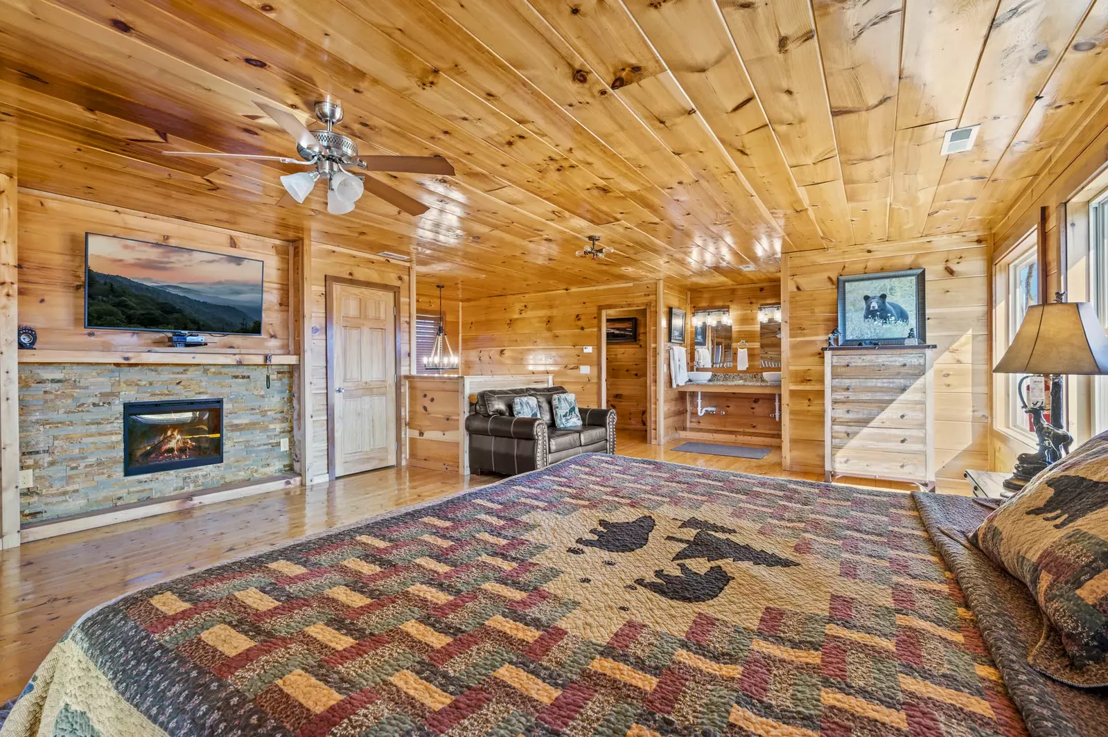 Property image, Interior, of Legends Pool Lodge