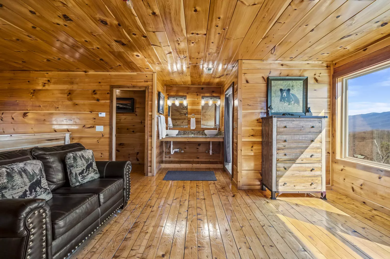 Property image, Interior, of Legends Pool Lodge